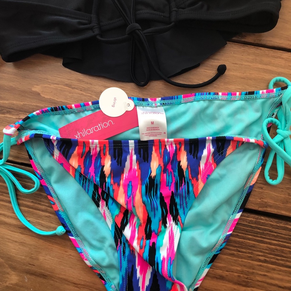 Bikini - Picture 3 of 6